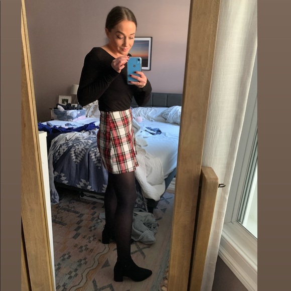 Brandy Melville Plaid Pleated Skirt - Picture 5 of 5